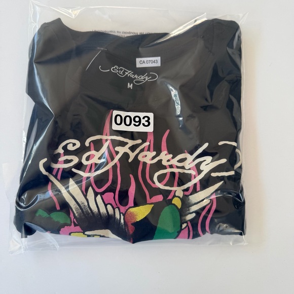 Ed Hardy Black Crop Top with Pink and Red Graphic t-shirt NWT - Picture 16 of 16